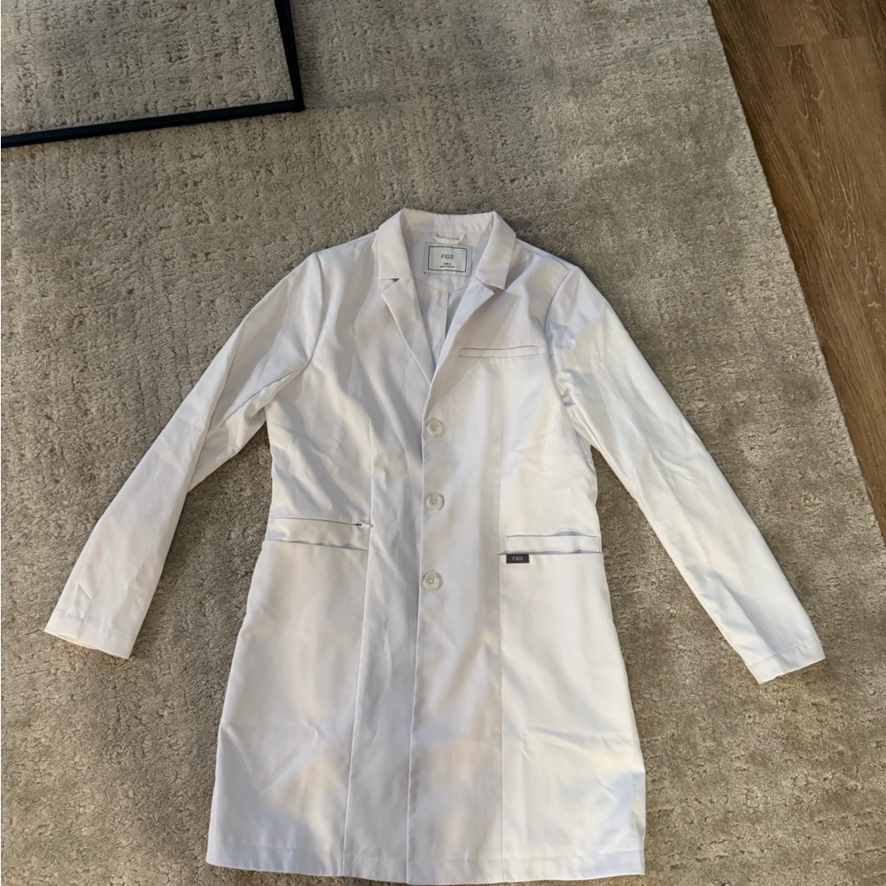 FIGS Bellevue lab coat